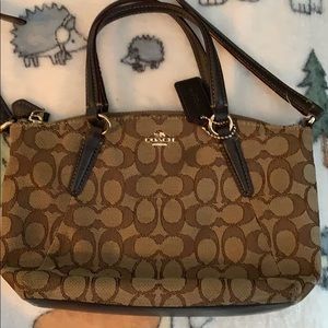 Shoulder bag with handle